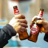 N�d�rr a la lanze, proprio grazie a questo bar, vive anche di sera, popolato da coloro che amano gustare una birra ngann a mare